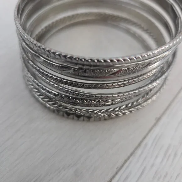 13 Bangles Bracelet Lot - Silver Smooth Patterns Studs Variety Womens - Picture 2 of 6